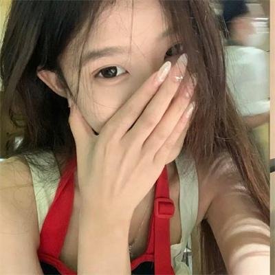 一位站立的人